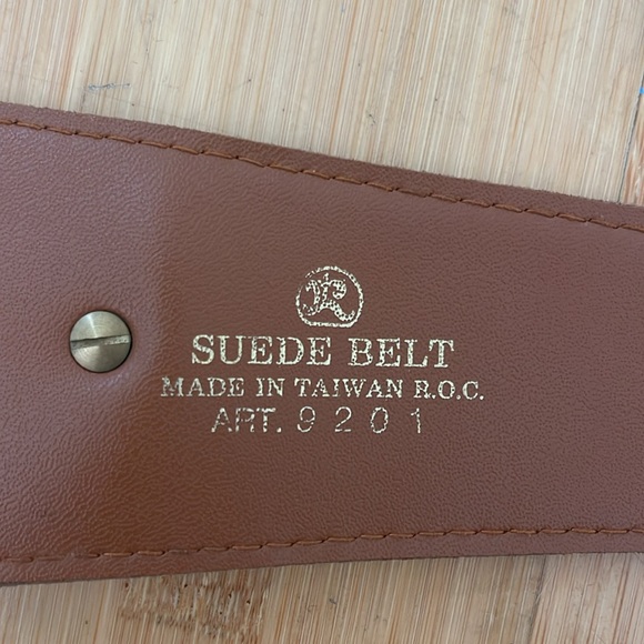 Vintage brown suede 1980’s adjustable belt gold and silver buckle - Picture 6 of 6